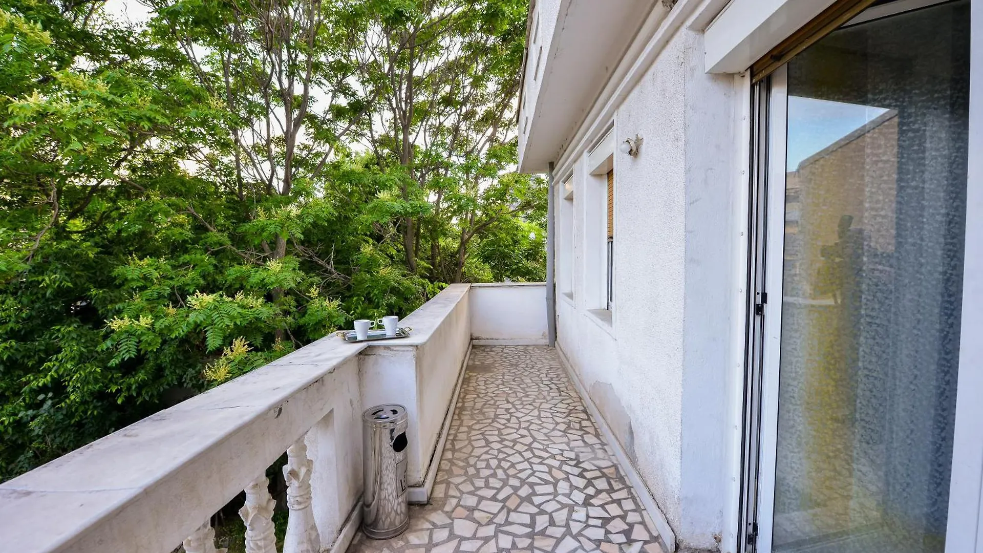 Guest house Budget Accommodation Bucharest Romania